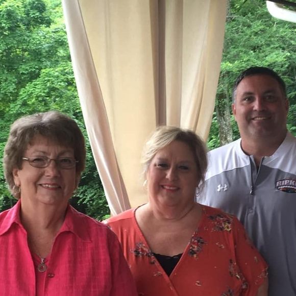 Meet your Posher, Melissa - Picture 2 of 2